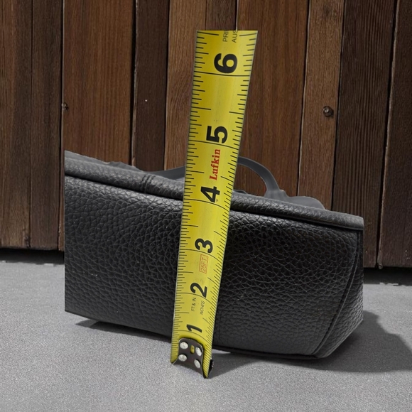 Vintage Covington Black Leather Shoulder Bag Scallop Front Pocket - Picture 14 of 15